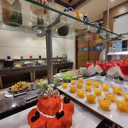 グランド エグゾティカ ビジネス ホテル Pimpri-Chinchwad エクステリア 写真