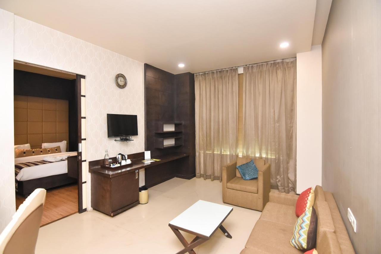 グランド エグゾティカ ビジネス ホテル Pimpri-Chinchwad エクステリア 写真