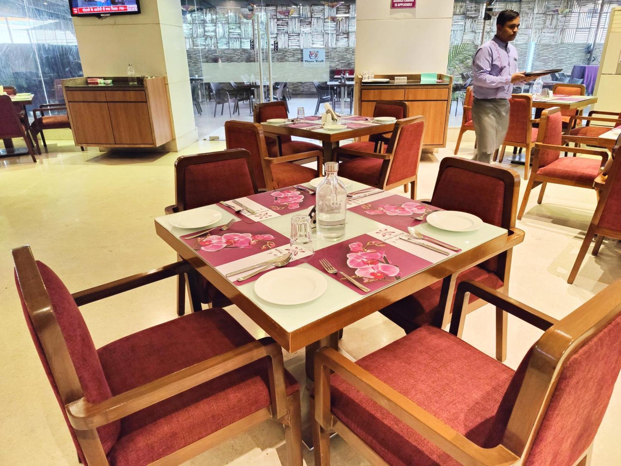 グランド エグゾティカ ビジネス ホテル Pimpri-Chinchwad エクステリア 写真